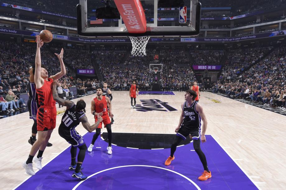 比分直播-杨瀚森2分1助1断阿夫迪亚30+8 开拓者擒国王取3连胜