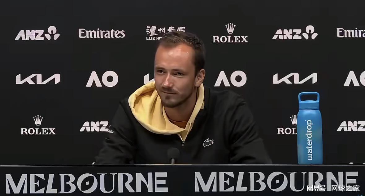 足球比赛直播-梅德韦杰夫的坚持：我从未考虑过更改国籍