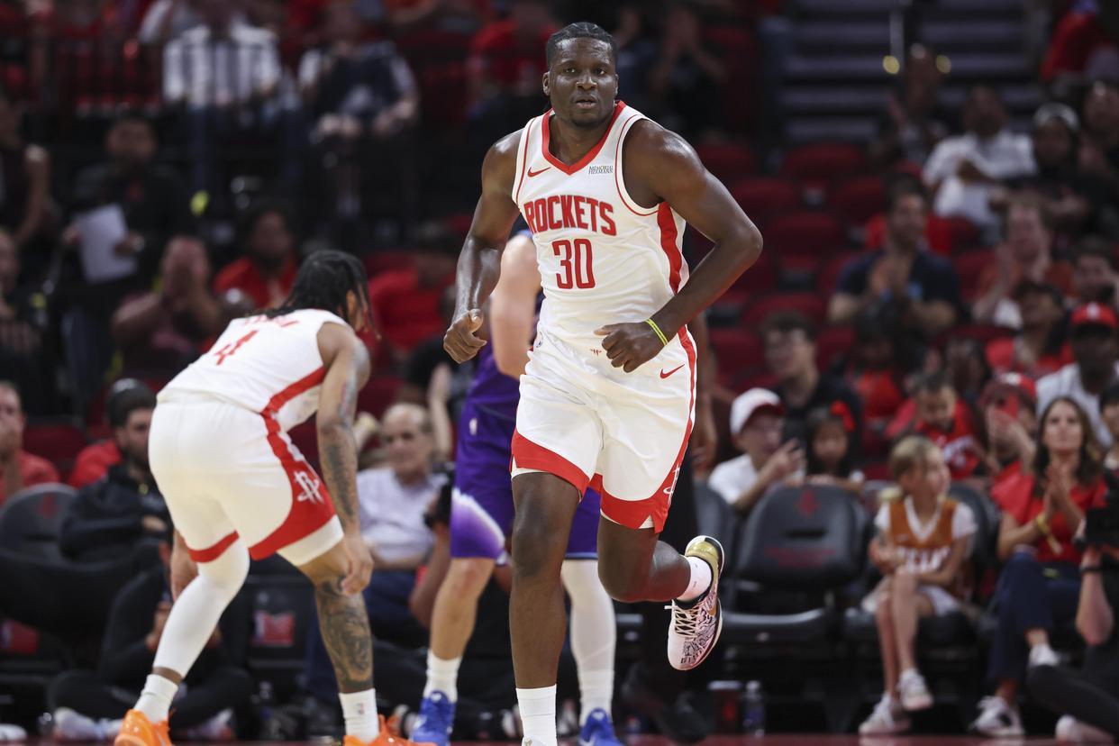 足球比分-愿做火箭队第18人？32岁控卫自荐，愿联手申京+KD！底薪就能拿下